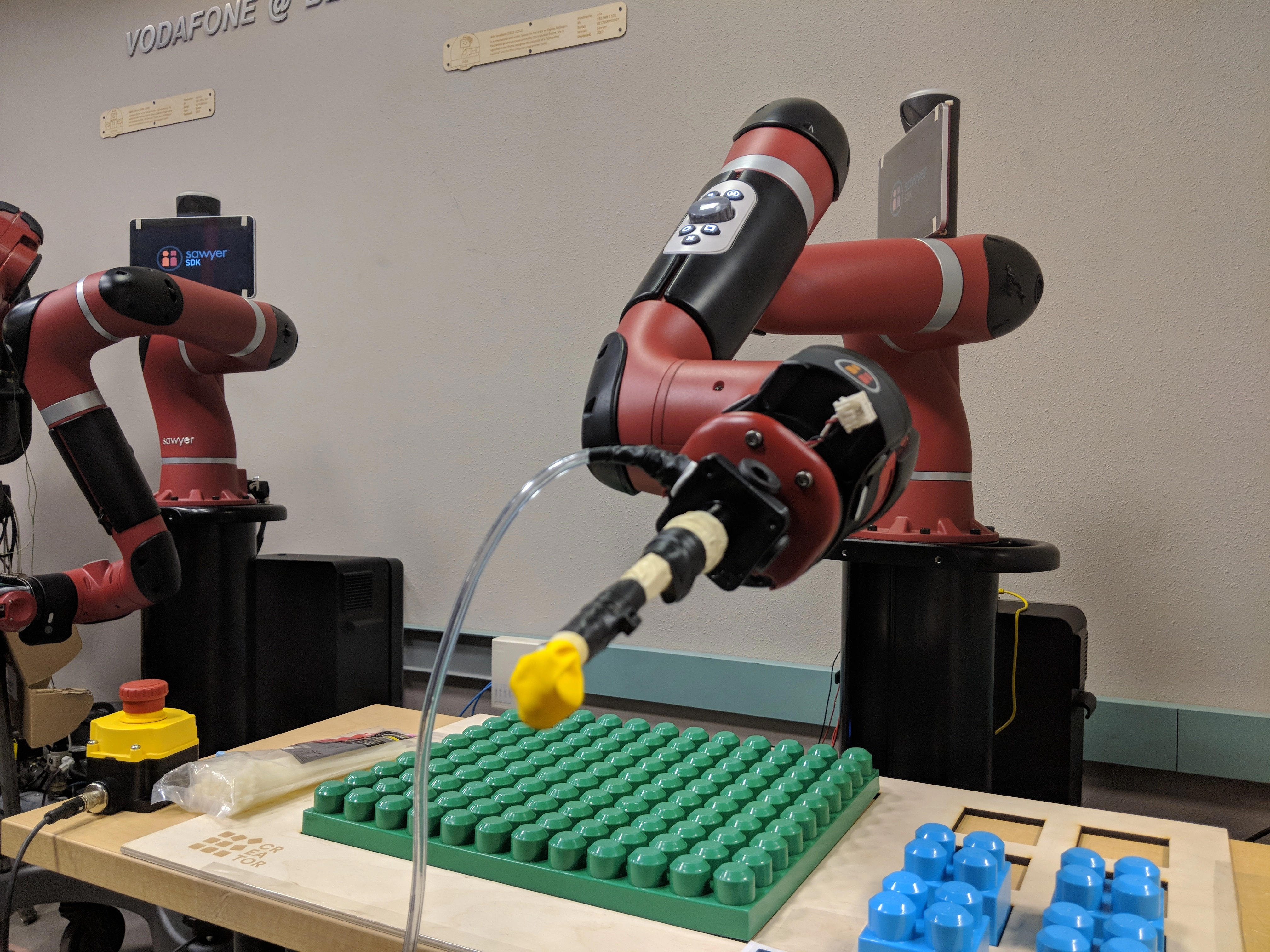 CREATOR / Structure Building Robot